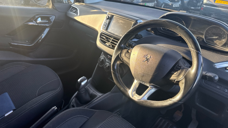 Peugeot 208 1.2 PureTech 82 Allure 5dr Petrol Hatchback